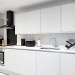 The Cumberland Sleeps 5 * בריסטול