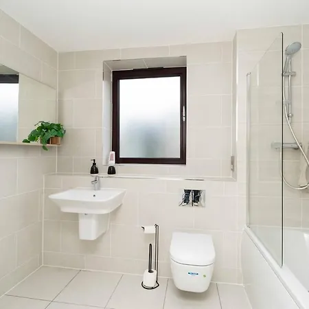 شقة The Cumberland Sleeps 5 بريستول