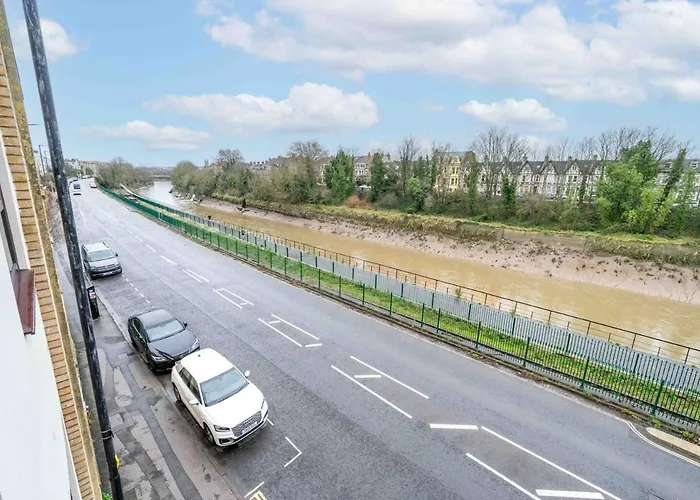 The Cumberland Sleeps 5 Apartment